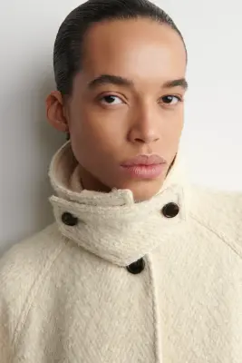 MANTEAU COURT À COL CHEMINÉE EN LAINE À CHEVRONS - CRÈME — photo 3