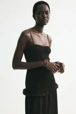 Robe à bretelles fines avec corsage smocké - Marron foncé — photo 1