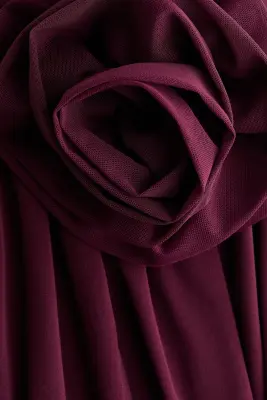Top asymétrique avec rose appliquée - Rouge prune — photo 3