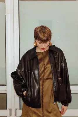 Blouson zippé en simili — photo 2