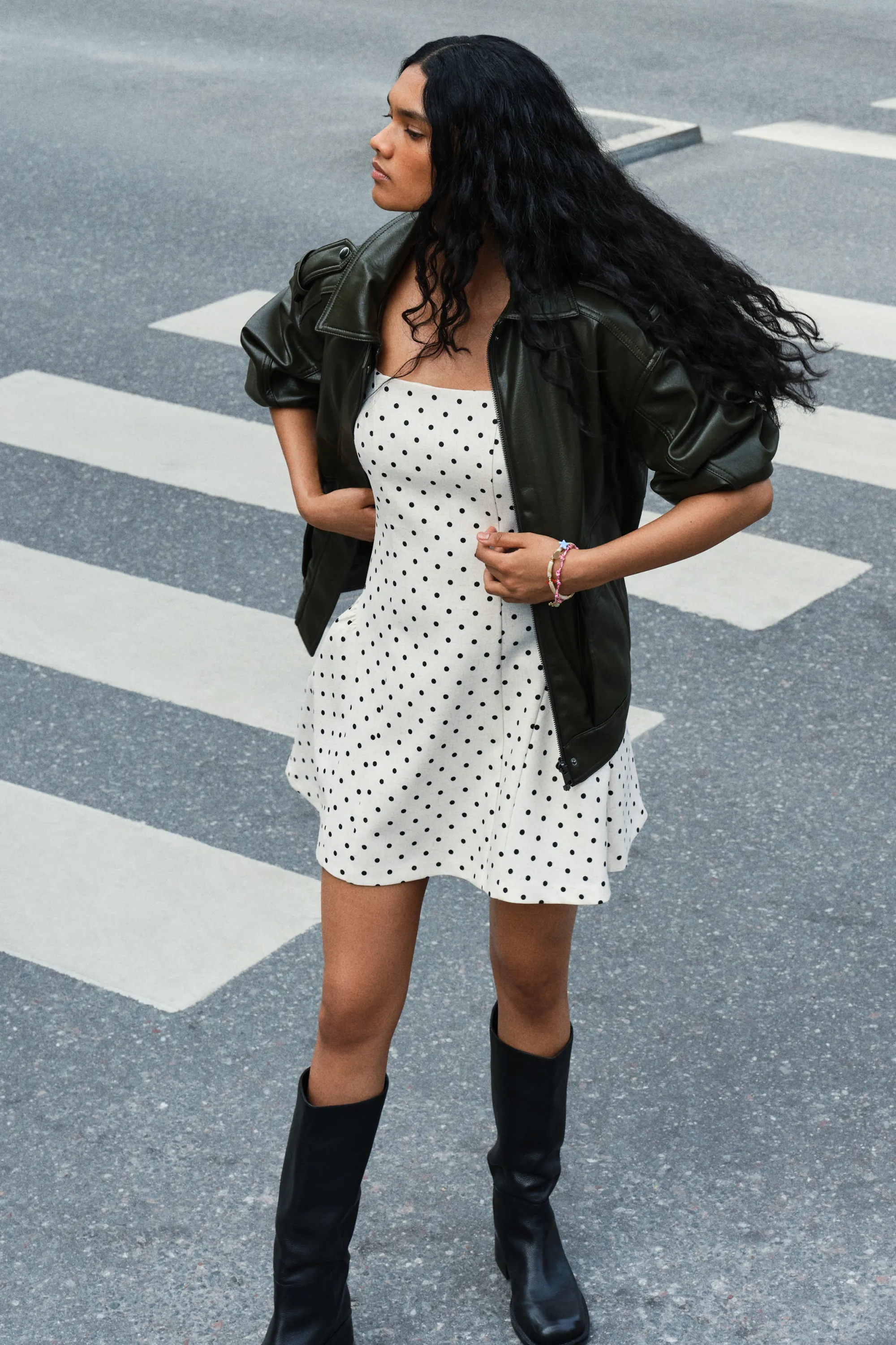 Robe à encolure carrée avec jupe évasée - Crème/pois