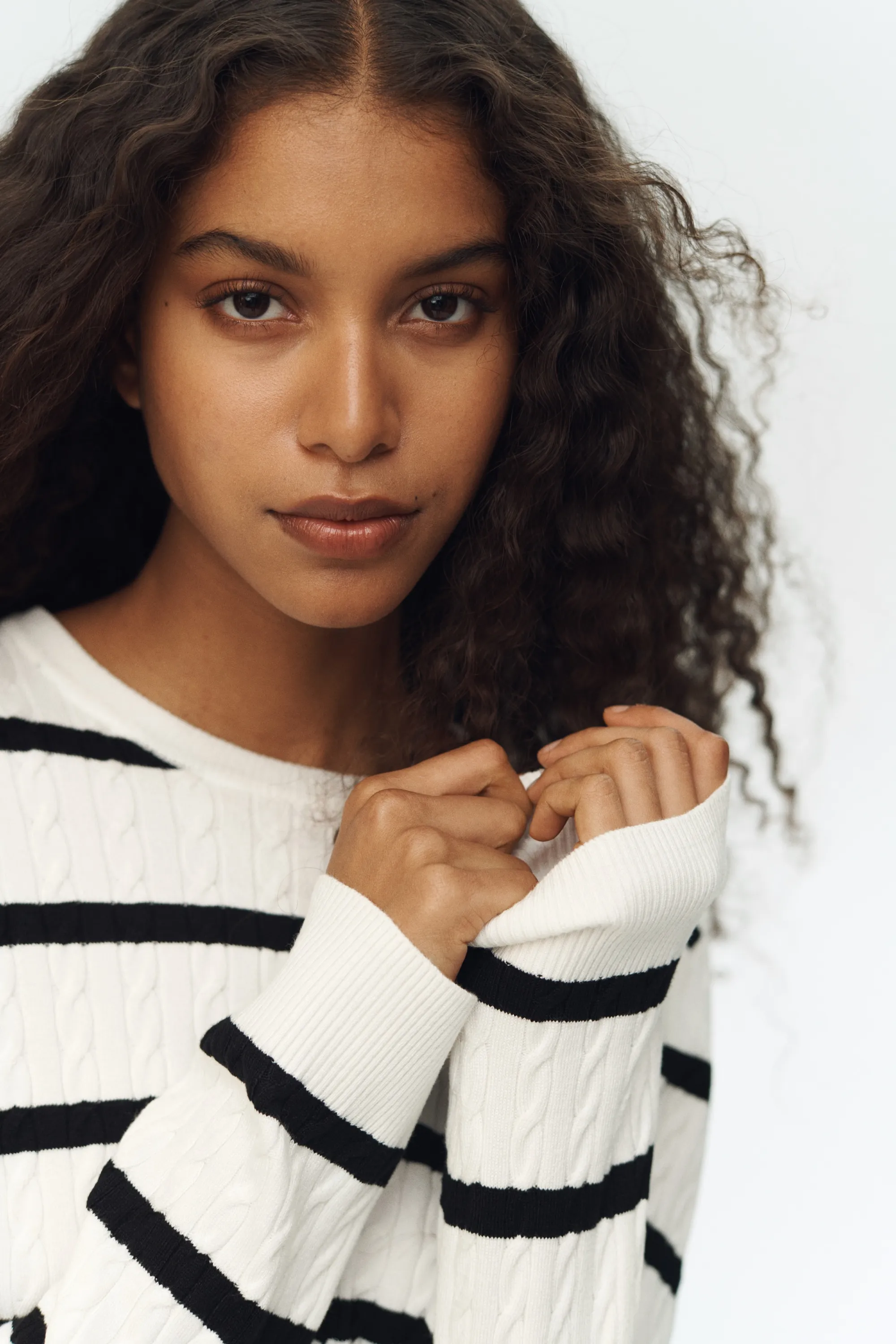 Pull en maille torsadée - Blanc/rayures noires