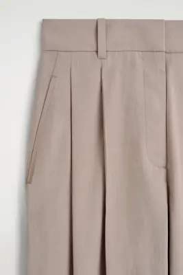 PANTALON DE TAILLEUR BARREL EN COTON - SABLE — photo 5