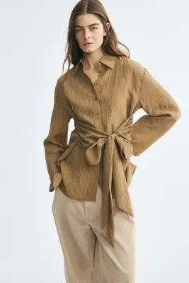 Chemise en crêpe avec détail à nouer - Vert olive/rayé — photo 2