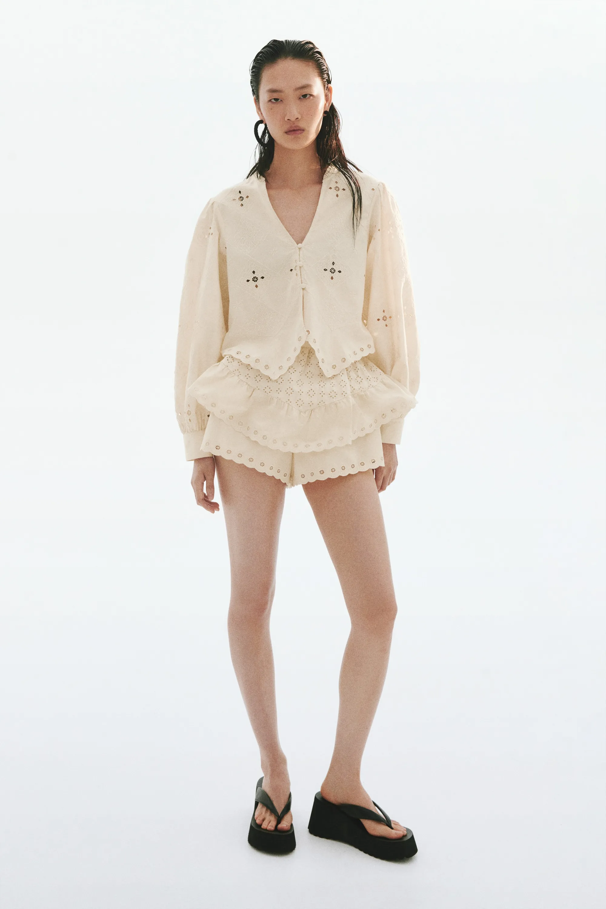 Blouse en coton avec broderie anglaise - Beige clair