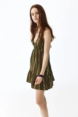 Robe en mousseline avec dos ouvert - Vert kaki foncé/batik — photo 3