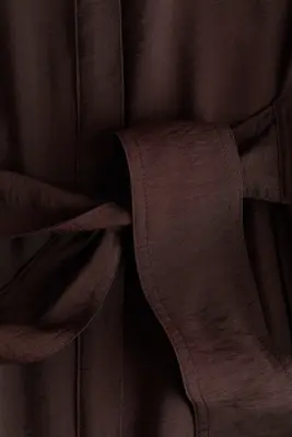 Robe avec ceinture à nouer - Marron foncé — photo 4
