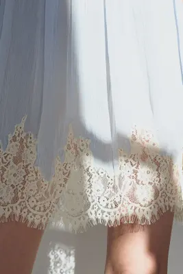 Robe à bretelles fines en mousseline avec dentelle - Bleu clair — photo 2