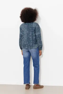 Chemise en jean motif au laser — photo 4