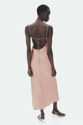 Robe en satin avec écharpe et dentelle - Beige ancien/blanc — photo 4