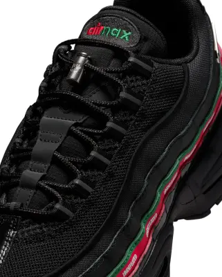 x Undefeated Air Max 95 Black — photo 4
