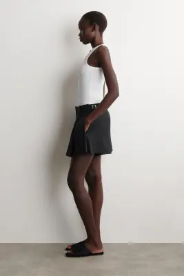 SHORT EN LIN À PLIS ET CEINTURÉ - NOIR — photo 2