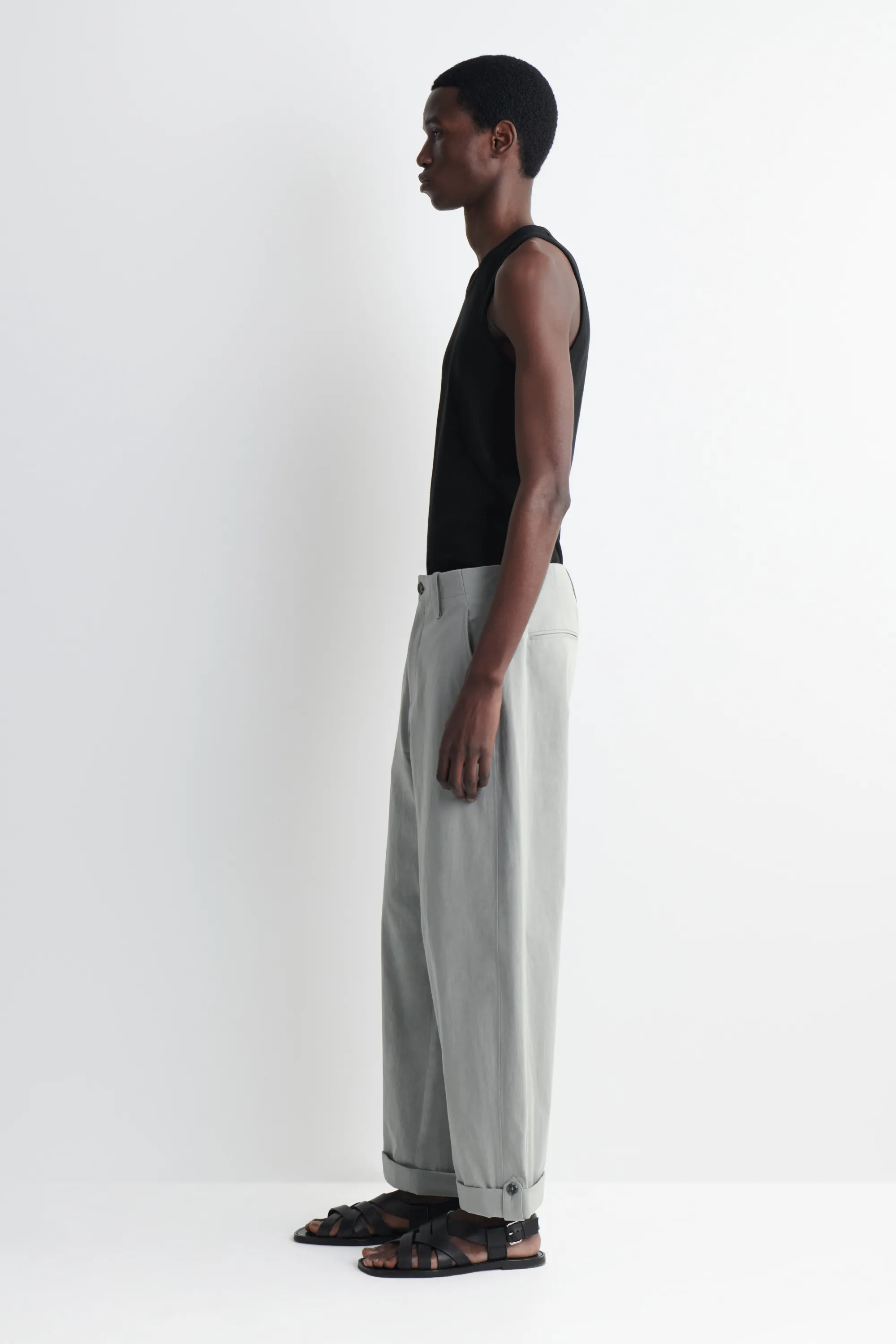PANTALON DROIT DÉCONTRACTÉ À REVERS - GRIS