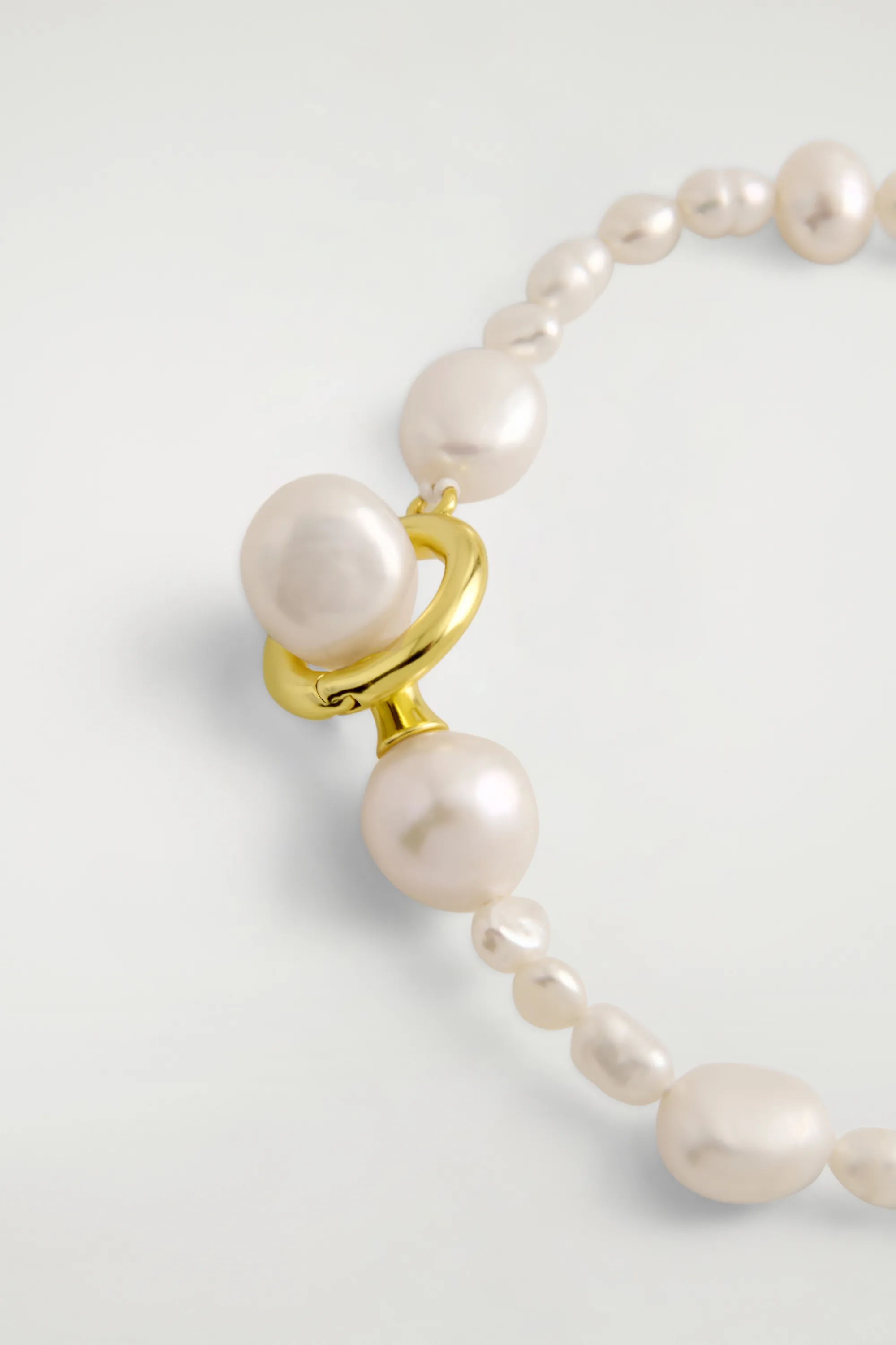 BRACELET DE PERLES DE CULTURE IRRÉGULIÈRES - NACRÉ / DORÉ