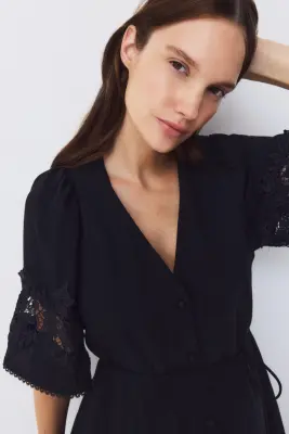 MAMA Robe froissée avec broderie anglaise - Noir — photo 2