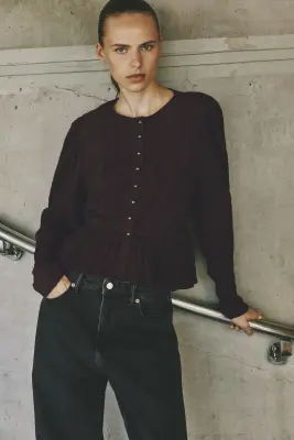 Blouse péplum en tissu texturé - Rouge prune foncé — photo 2
