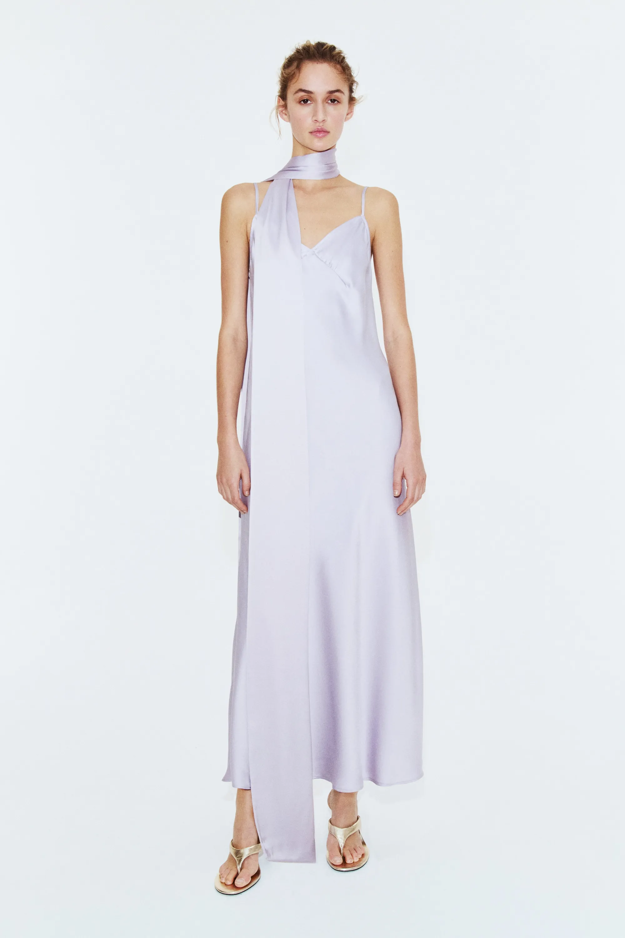 Robe à bretelles fines en satin avec écharpe - Violet clair