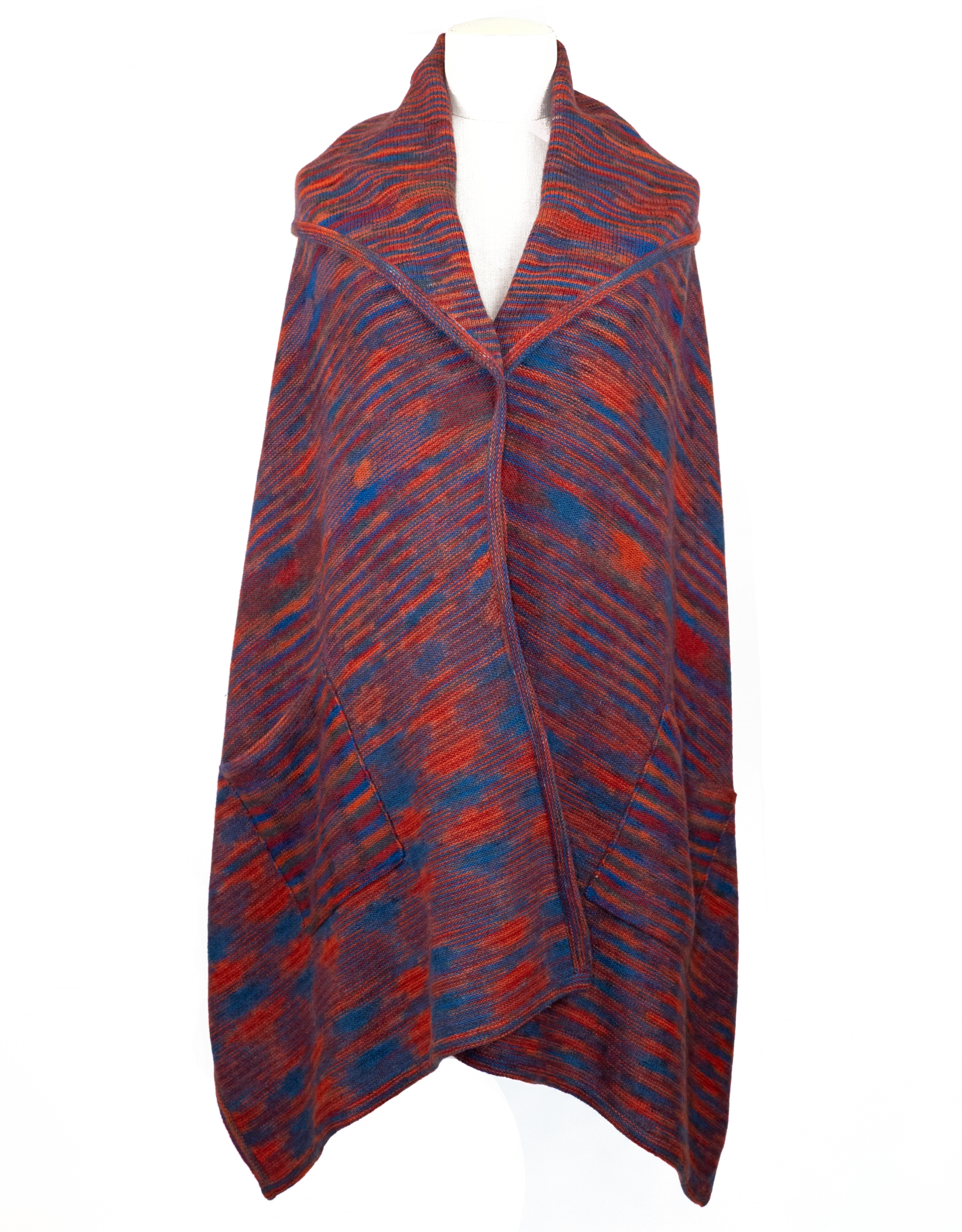Cape tricotée multicolore en laine
