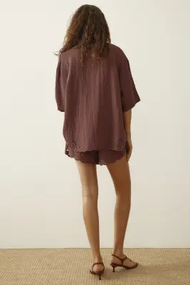 Chemise de plage avec broderie anglaise - Marron foncé — photo 2