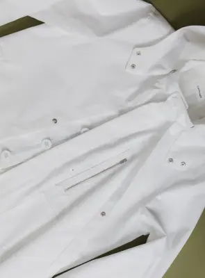 Multi Pockets Flapped Parka in White Waterproof Teflon — photo 4