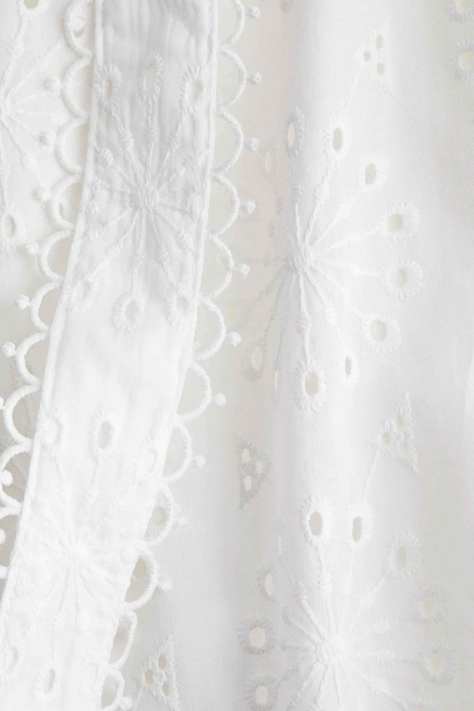 Robe avec bretelles à nouer et broderie anglaise - Blanc
