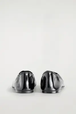BALLERINES MINIMALISTES EN CUIR VERNI - NOIR — photo 2
