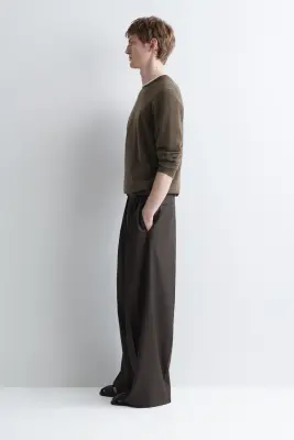 PANTALON LARGE À PLIS DÉCONTRACTÉ - BRUN FONCÉ — photo 3