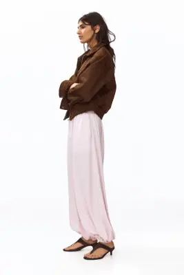 Pantalon en satin avec jambes ballon - Rose clair — photo 3
