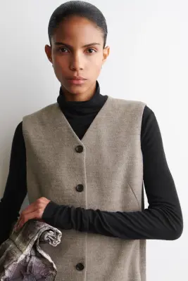 ROBE DROITE COURTE ET BOUTONNÉE EN LAINE MÉRINOS - BEIGE CHINÉ — photo 2