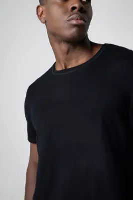 T-shirt Noir Col Rond Manches Courtes en Cachemire — photo 5