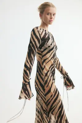Robe en mousseline avec détails à nouer - Marron foncé/imprimé zèbre — photo 2
