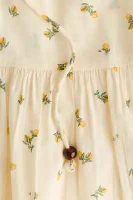 Robe chemise avec ceinture à nouer - Beige clair/citrons — photo 2