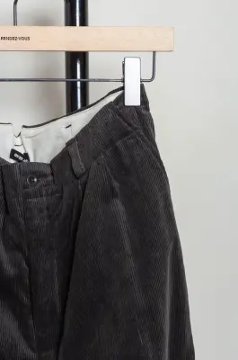 Evan Kinori – Two Pleat Pant – Charcoal — photo 3