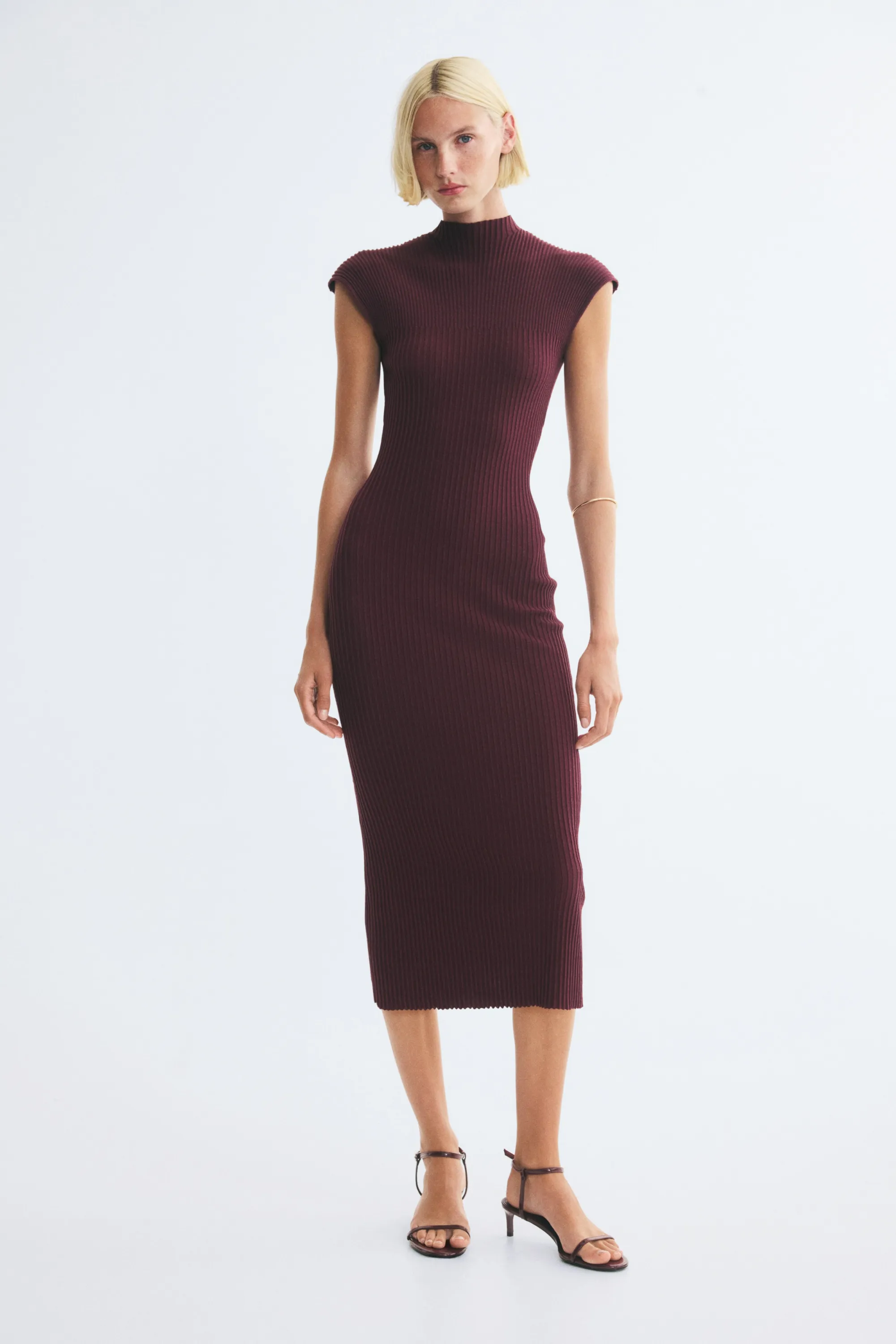 Robe en maille côtelée avec col cheminée - Bordeaux