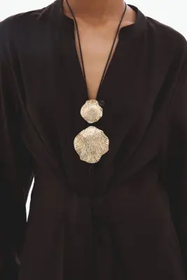 Robe avec ceinture à nouer - Marron foncé — photo 1
