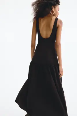 Robe avec dos décolleté et jupe évasée - Marron foncé — photo 2