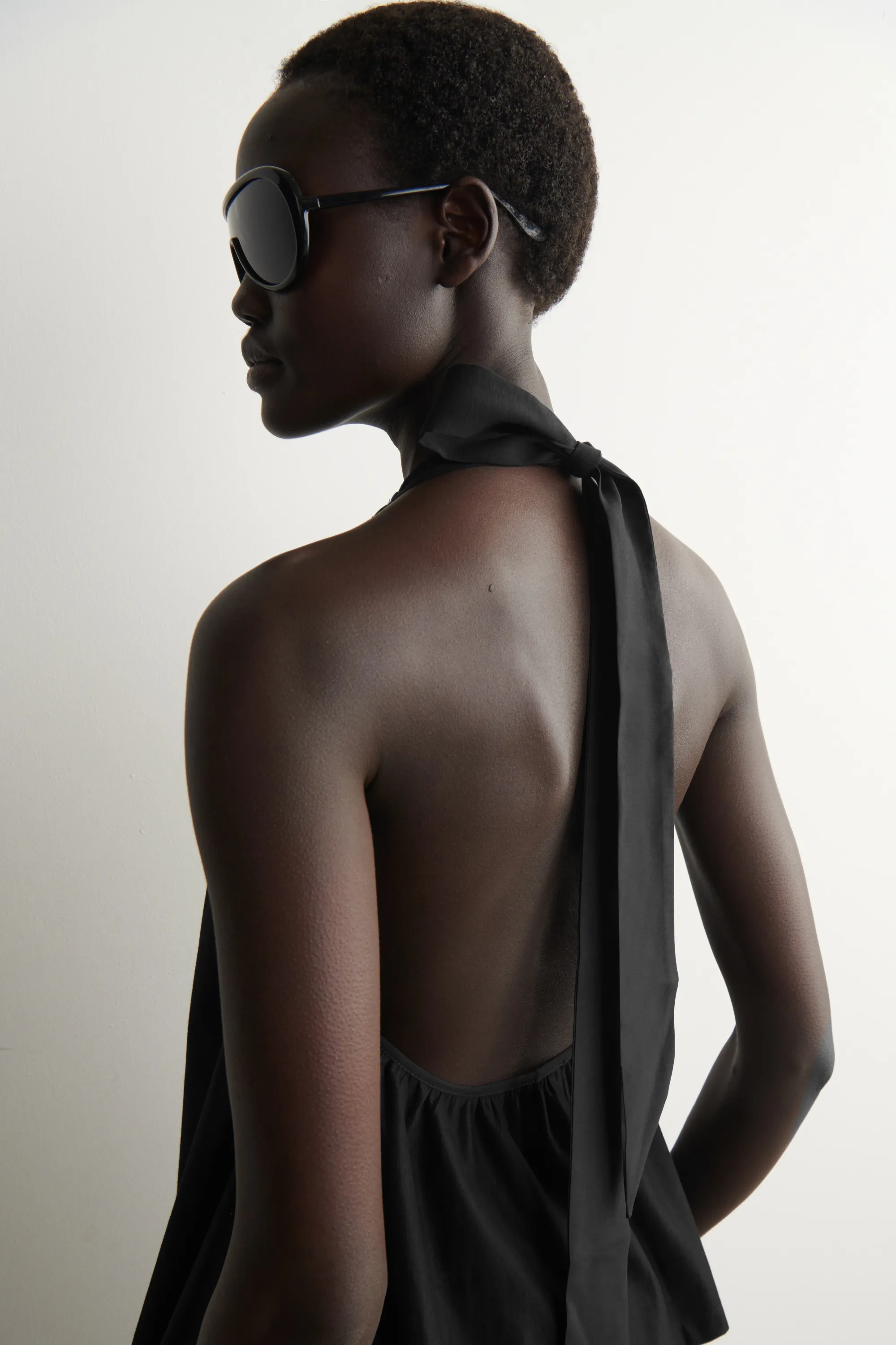 TOP À ENCOLURE LICOU ET DOS NU - NOIR