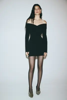 Robe épaules nues à effet croisé - Noir — photo 1