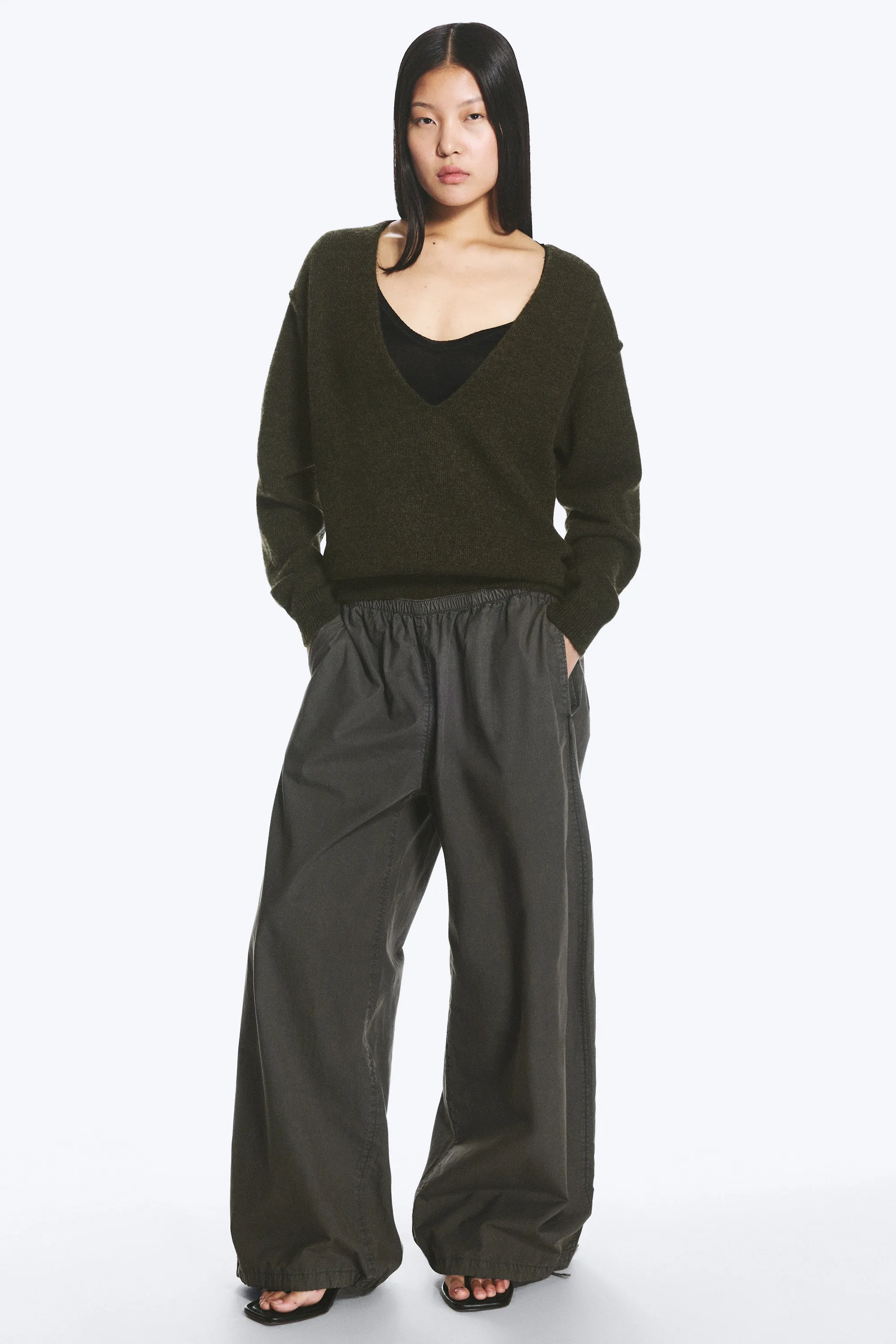 Pull confectionné à col V, coupe ample - Vert foncé