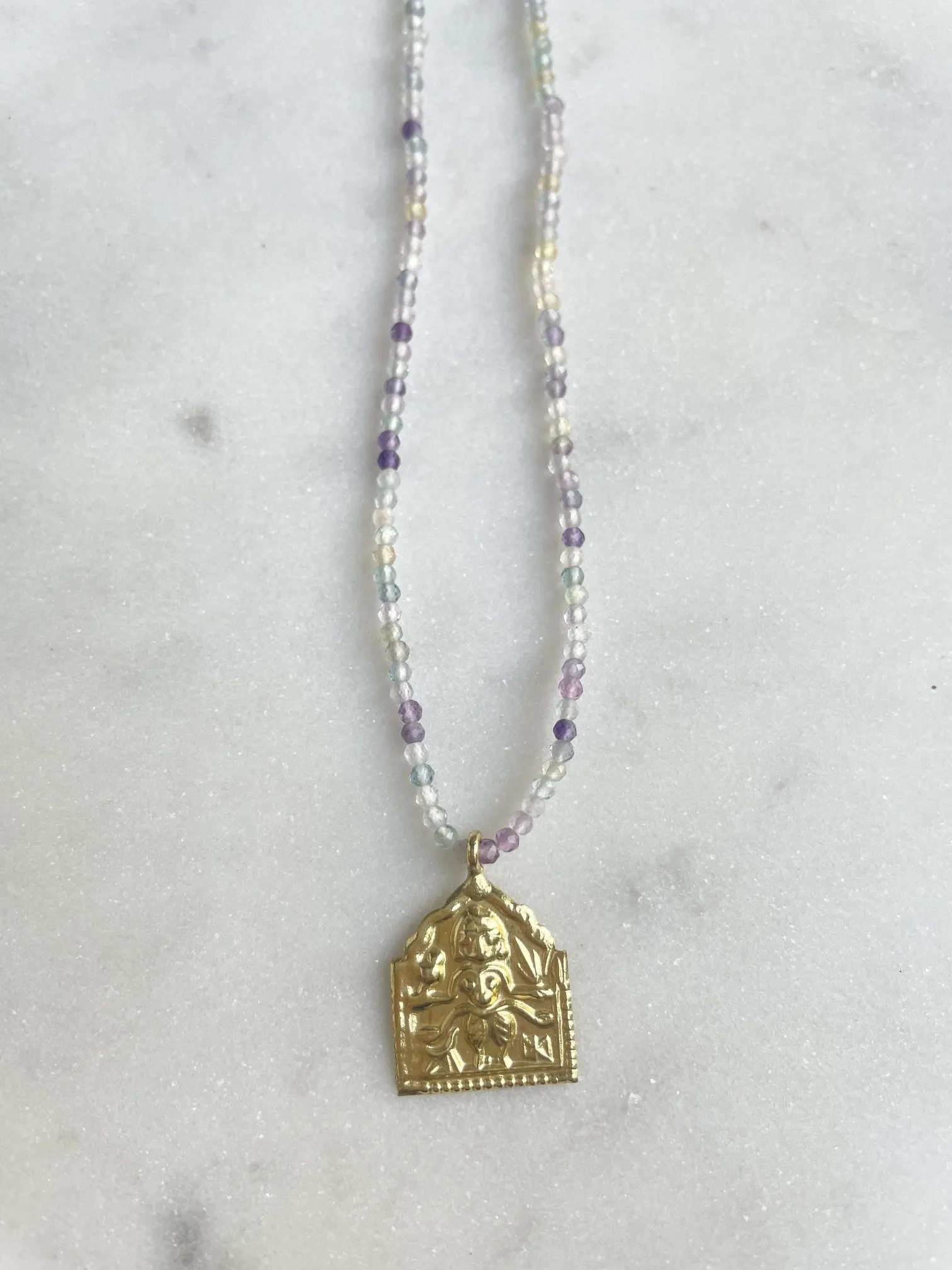 Nouveau ! ROOM SERVICE JEWELRY Collier Amulette Tapa Fluorite