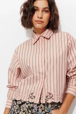 Chemise rayée détail dentelle — photo 2