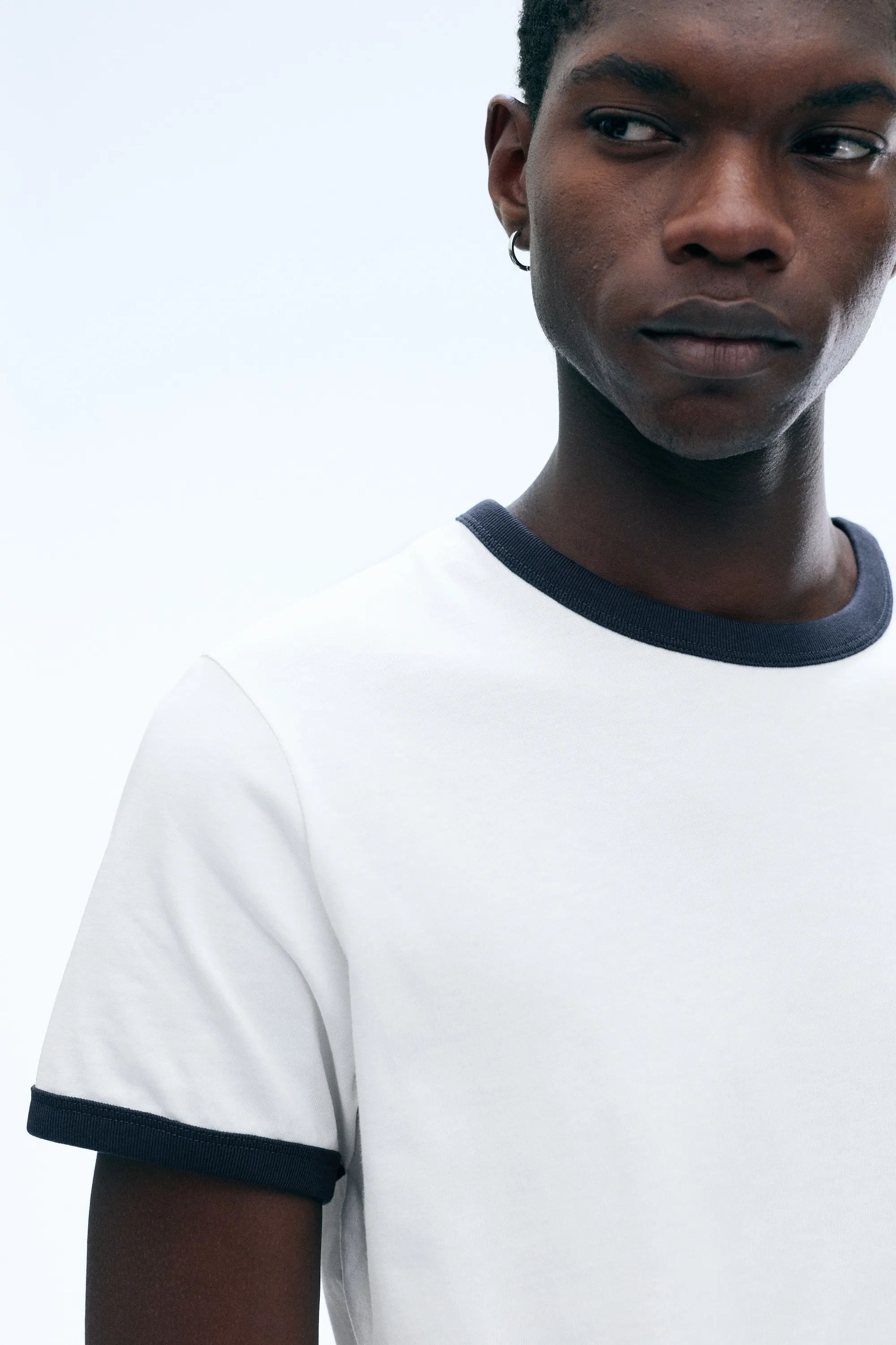 T-shirt en coton avec bordures contrastées et manches courtes - Blanc - Liseré Bleu