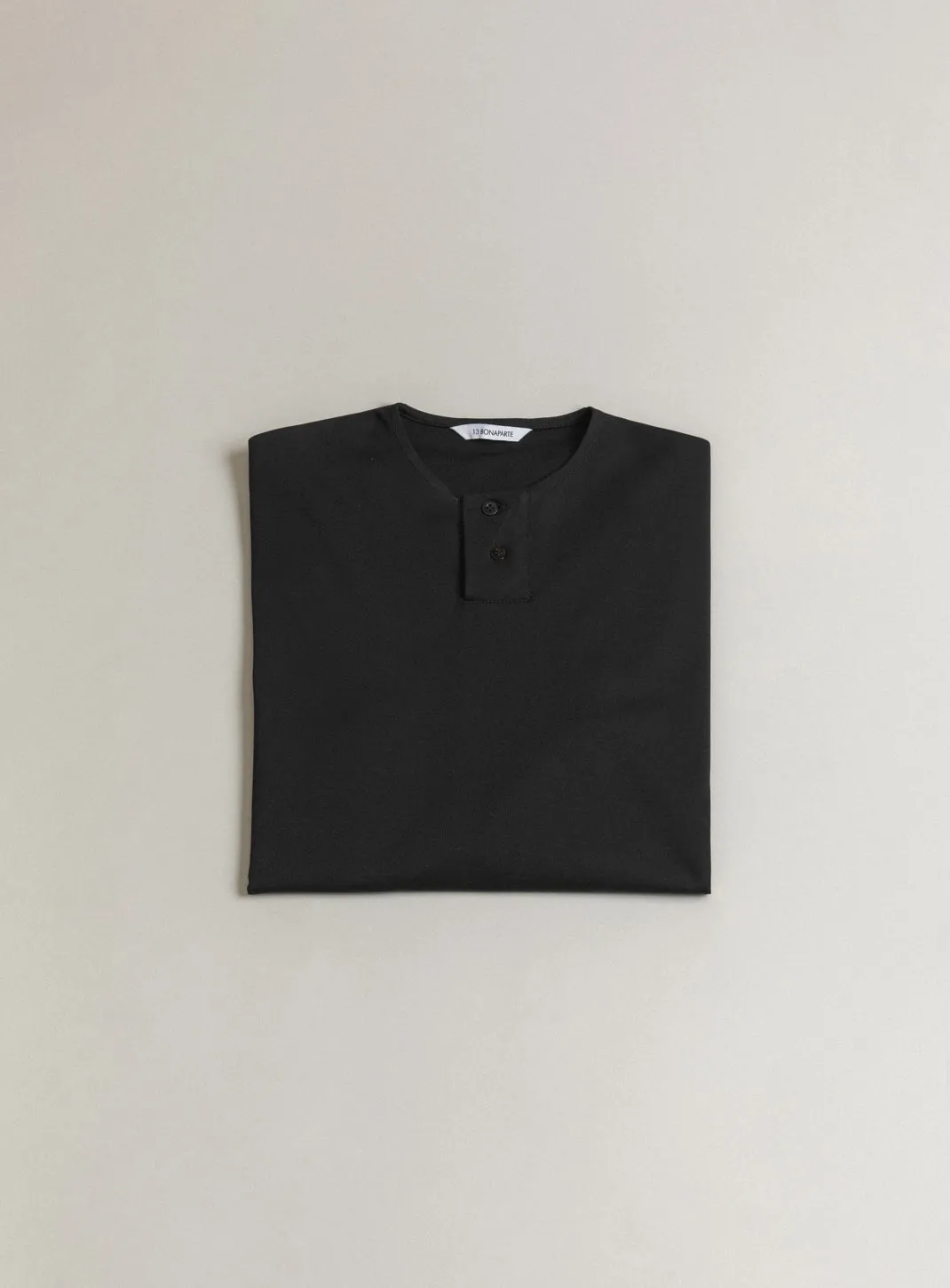 2 Buttons T-Shirt in Black Technical Knit
