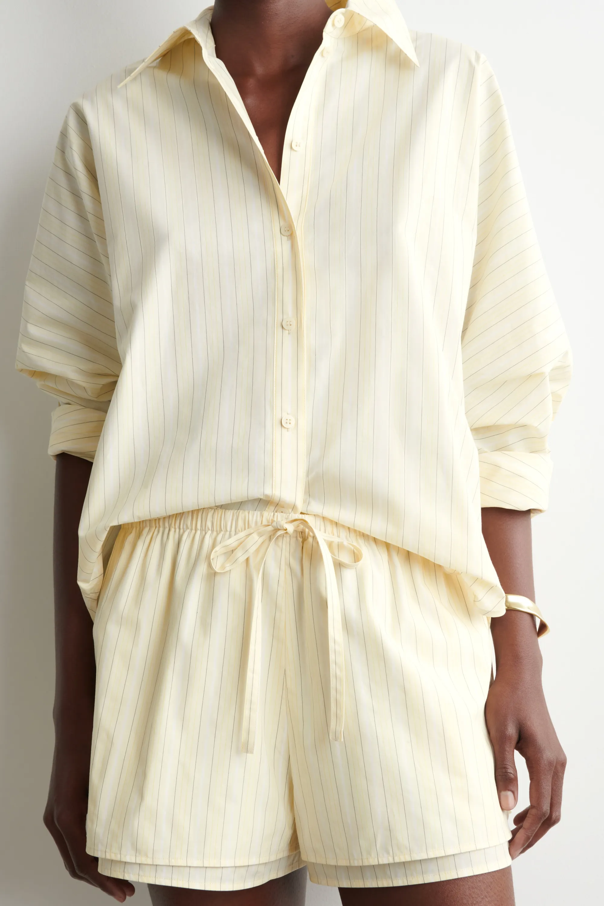 SHORT SUPERPOSÉ AJUSTABLE EN POPELINE DE COTON - JAUNE / RAYURES