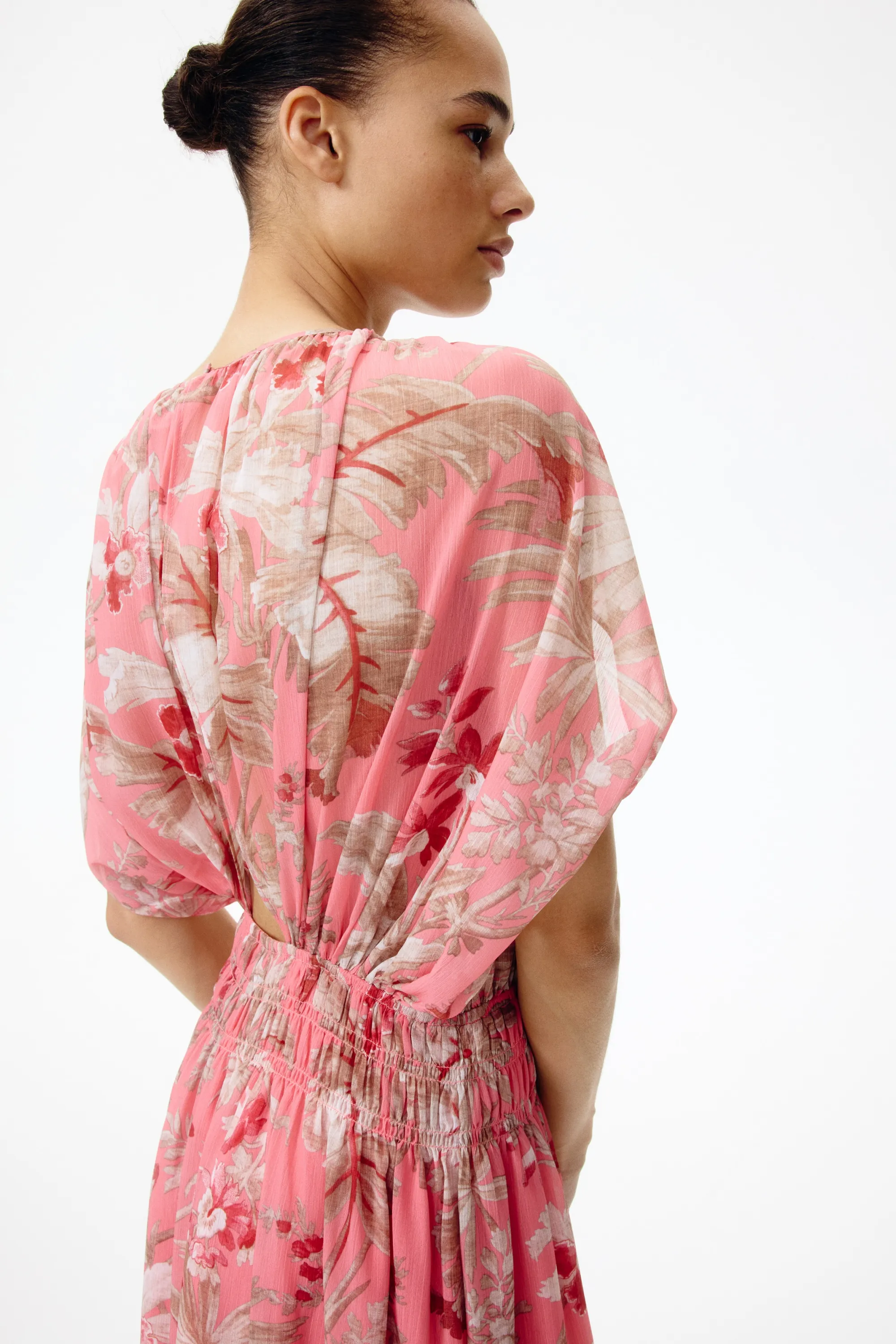 Robe en mousseline avec manches cape - Rose/fleuri