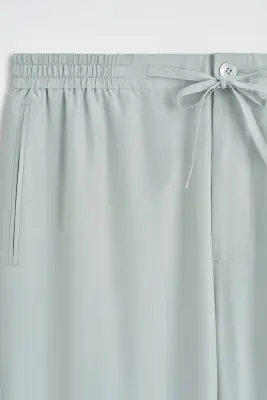 PANTALON DROIT DÉCONTRACTÉ EN SOIE - VERT SAUGE — photo 5