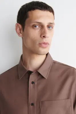 CHEMISE DÉCONTRACTÉE EN SERGÉ - ROUGE ARGILE — photo 3