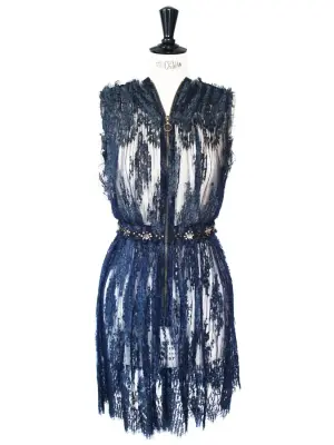 Robe Haute Couture en dentelle bleue nuit brodée de cristaux Swarovski Px boutique 6000€ T 36 — photo 4