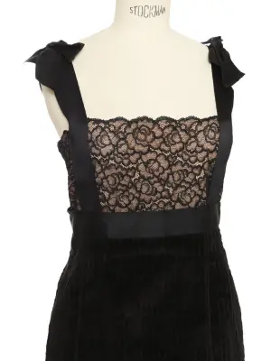 Robe en velours de soie côtelé noir, dentelle fine et bretelles satin noeud Prix boutique 6500€ Taille XS — photo 2