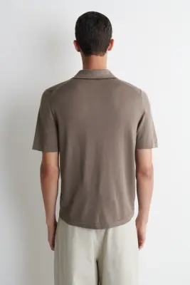 POLO EN SOIE ET COTON À BORDURE CONTRASTÉE - BRUN — photo 4